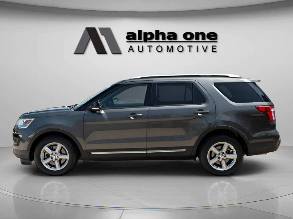 Used 2018 Ford Explorer XLT w/ Equipment Group 201A FWD image 11