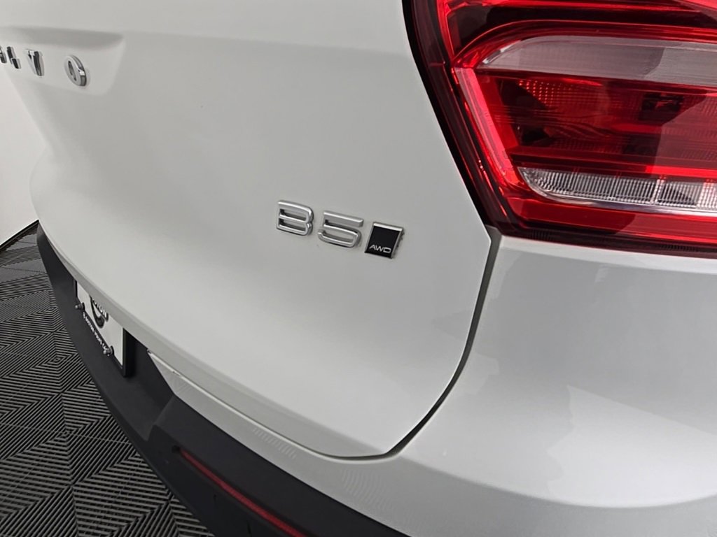 Certified 2023 Volvo XC40 B5 Ultimate w/ Climate Package image 8