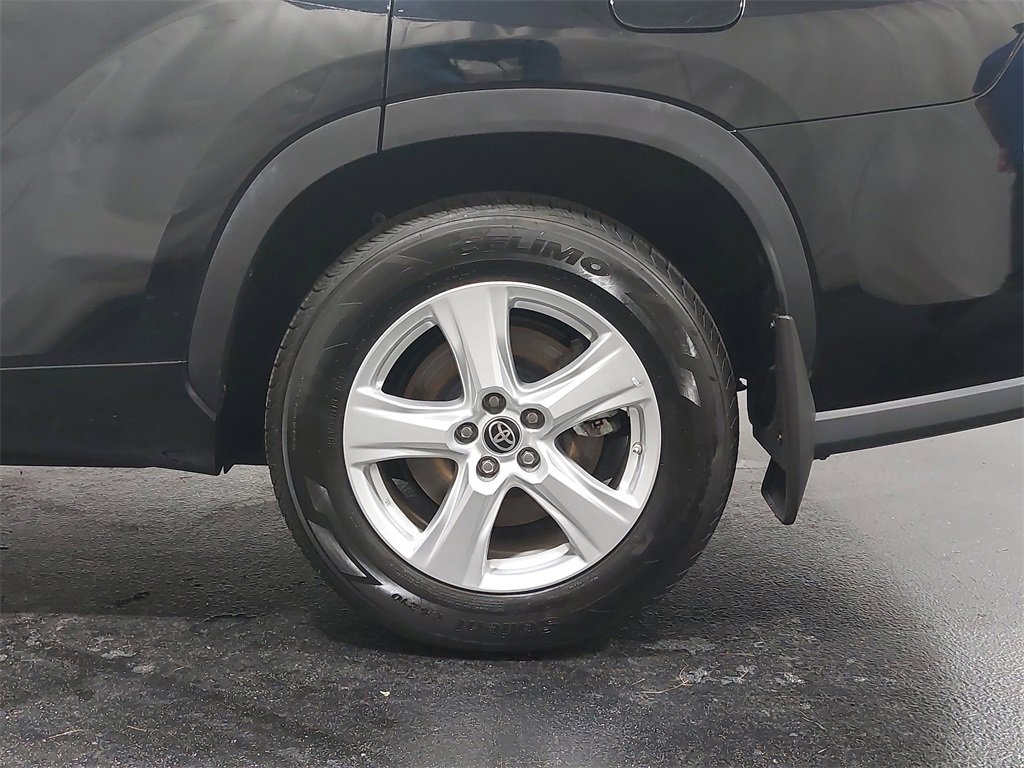 Used 2023 Toyota Highlander LE image 34