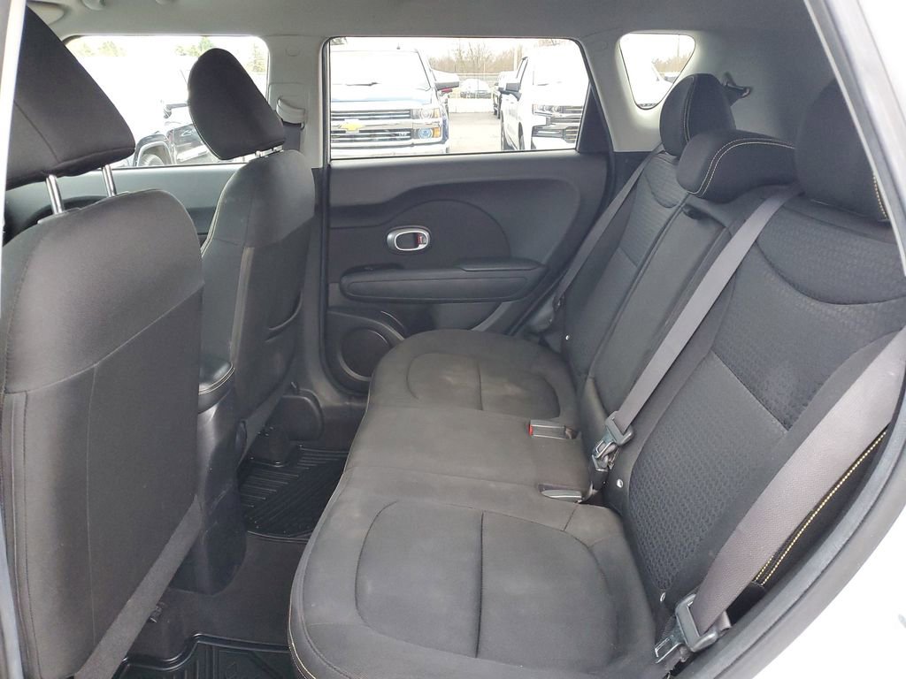 Used 2015 Kia Soul + image 23