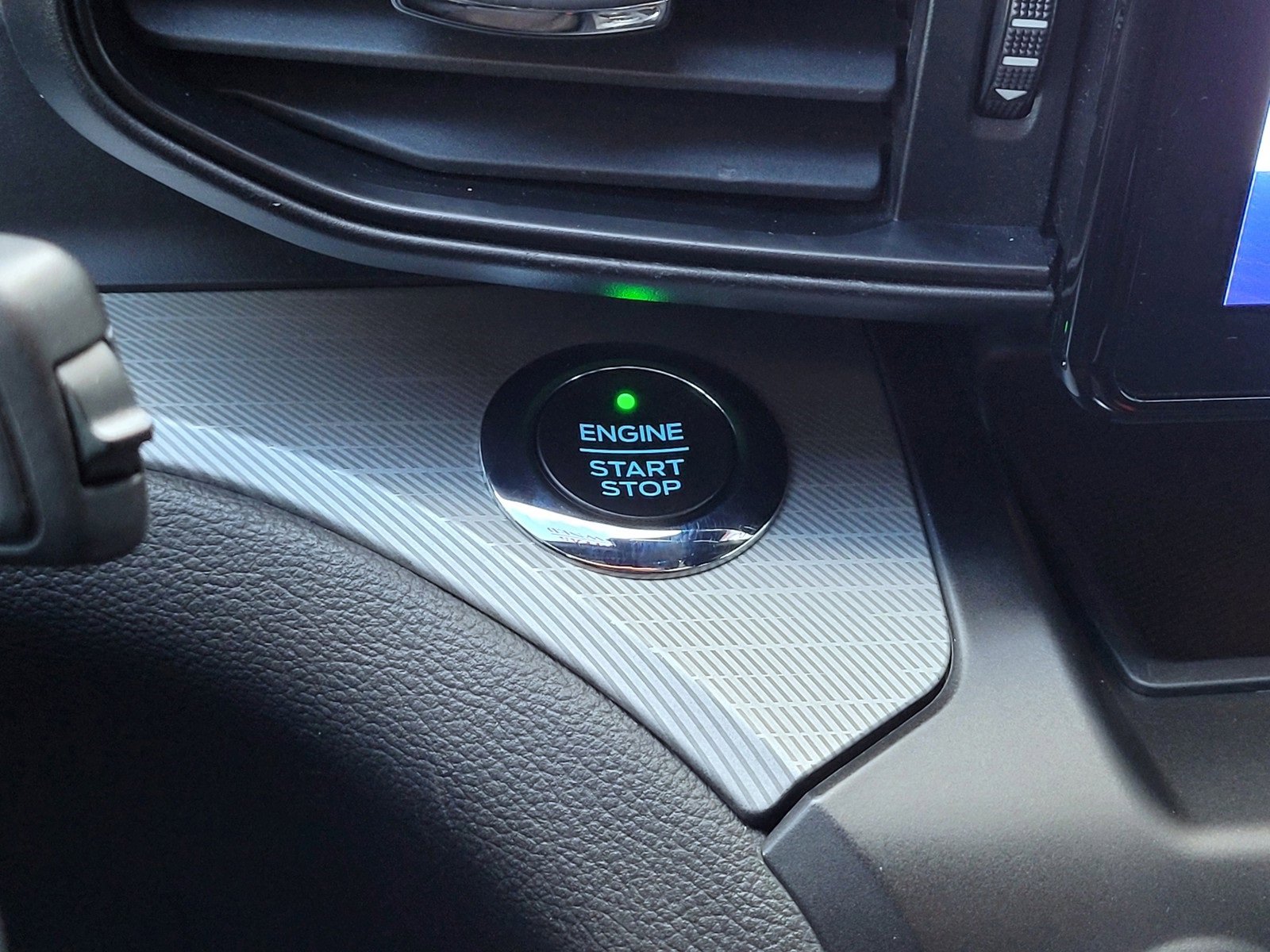 Used 2020 Ford Explorer XLT w/ Comfort Package image 20