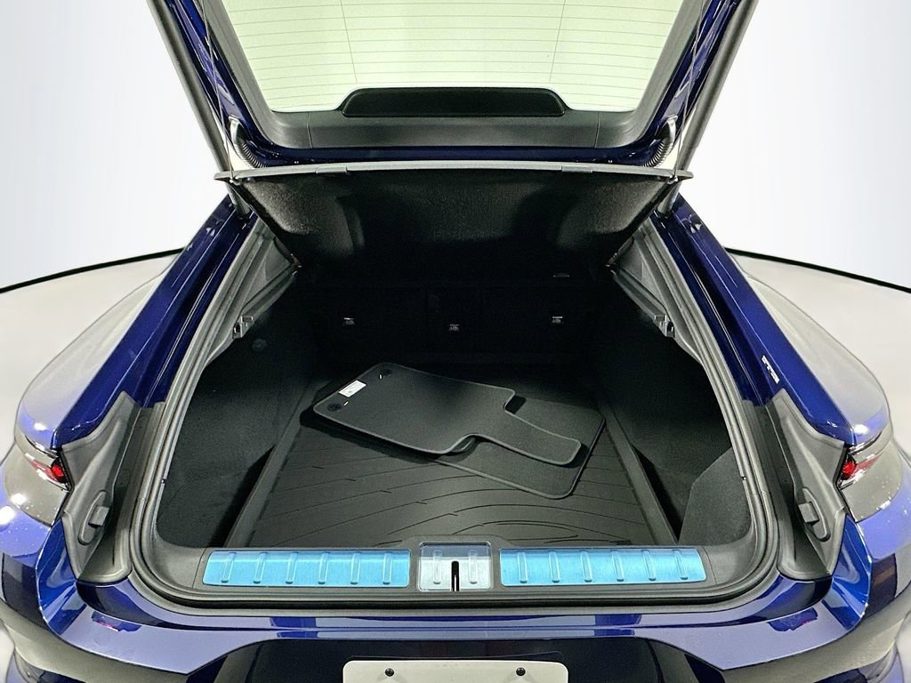 New 2026 Porsche Panamera RWD image 28