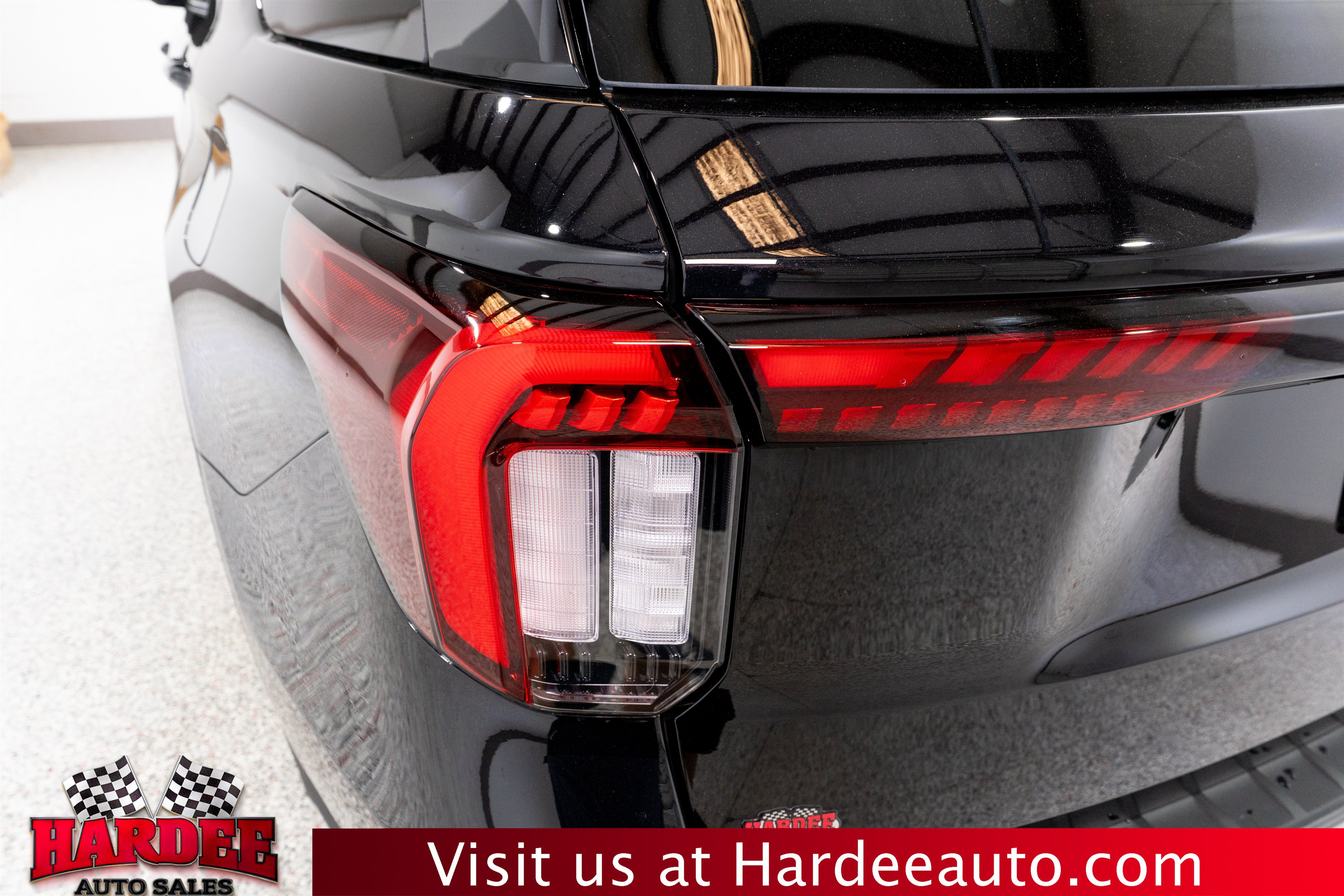 Used 2025 Ford Explorer ST-Line w/ ST-Line Street Pack AWD/4WD image 9