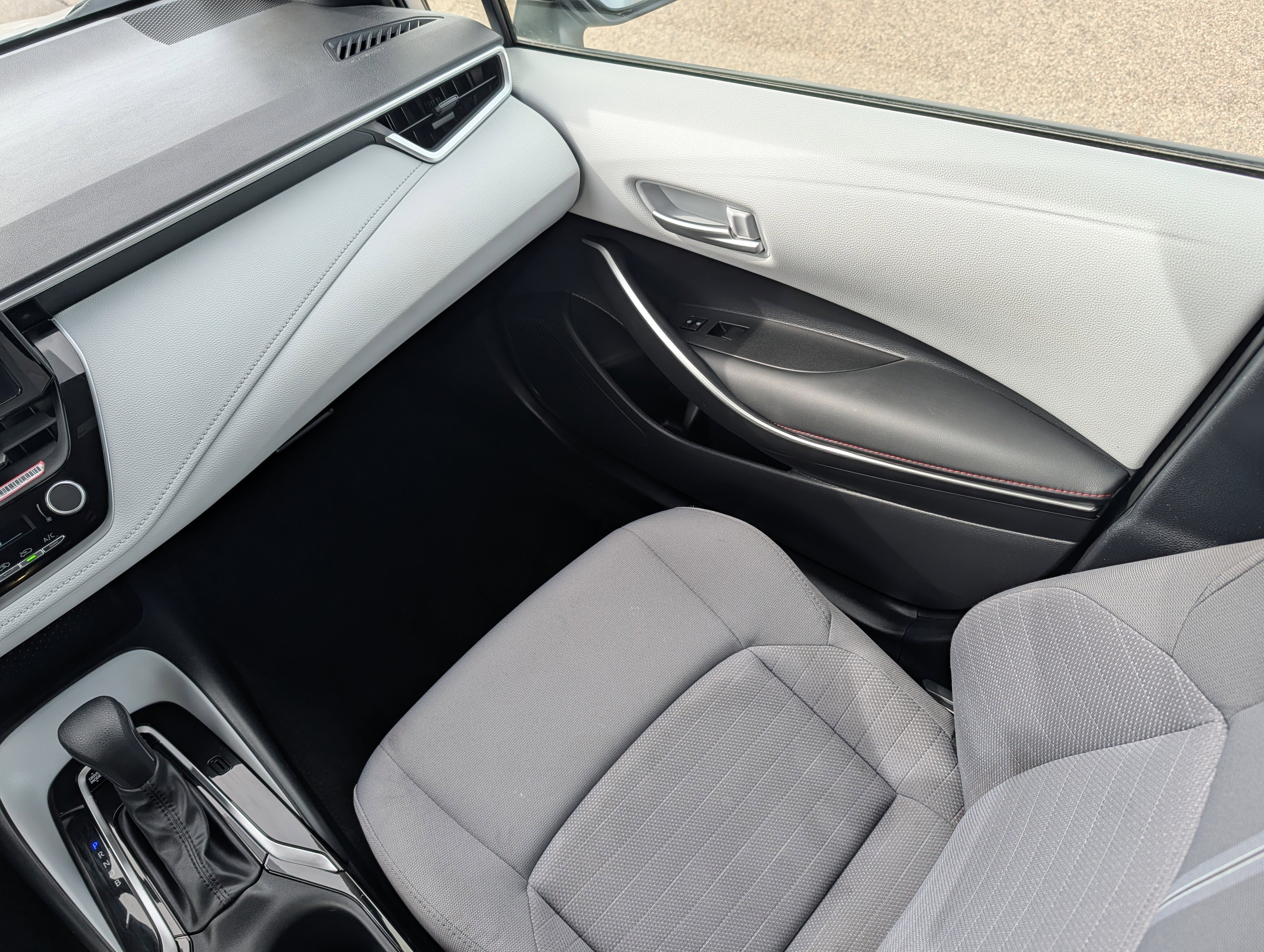 Used 2024 Toyota Corolla SE image 11