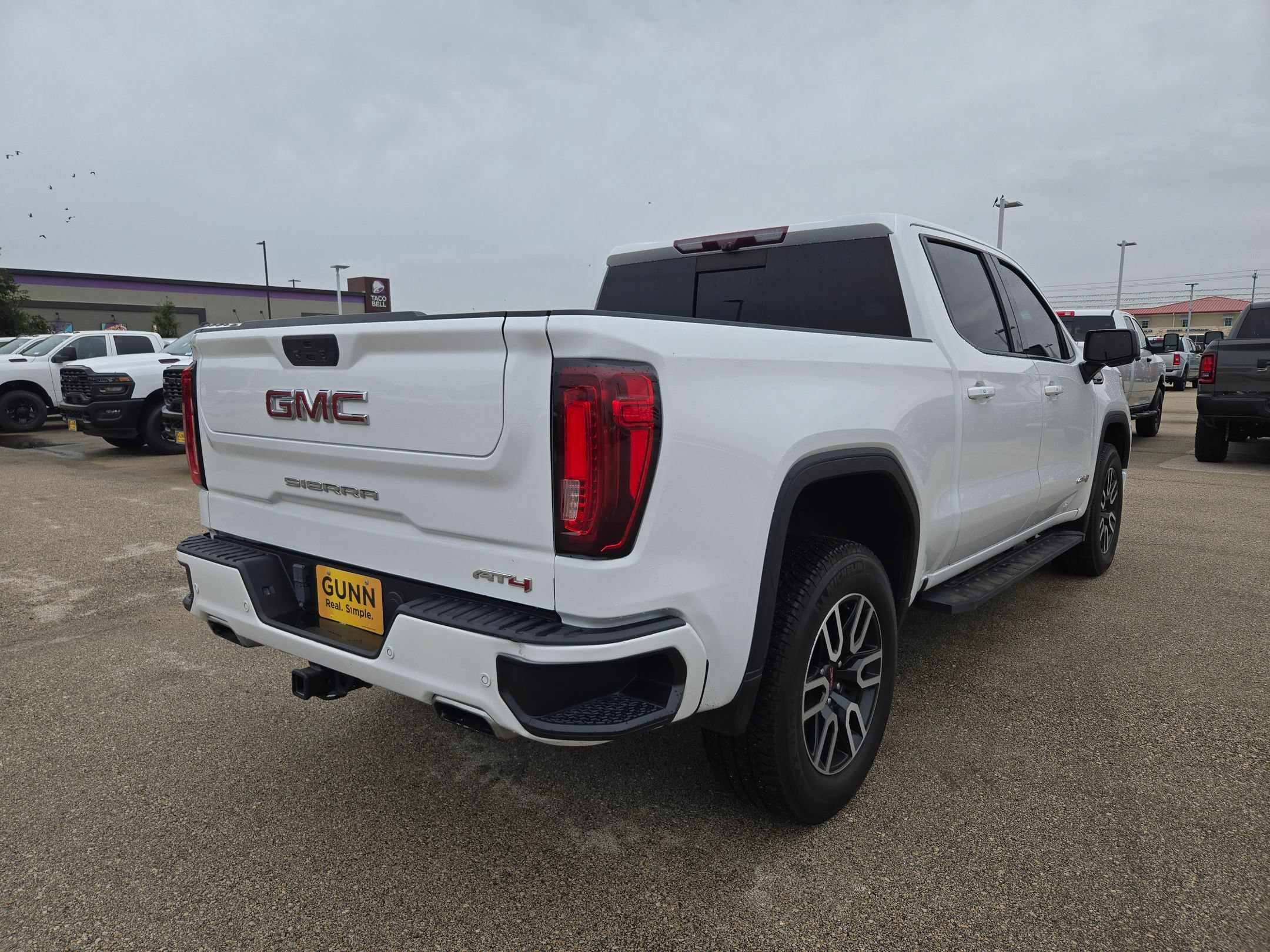 Used 2021 GMC Sierra 1500 AT4 w/ AT4 Value Package AWD/4WD image 3