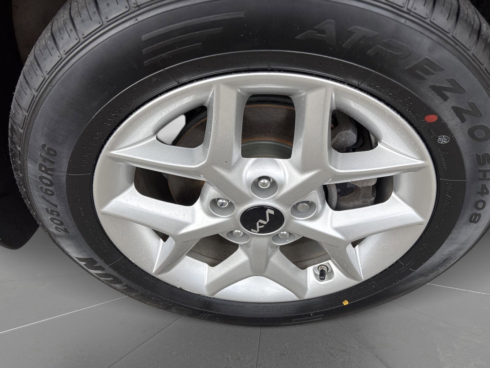 Used 2023 Kia Soul LX w/ LX Technology Package FWD image 8