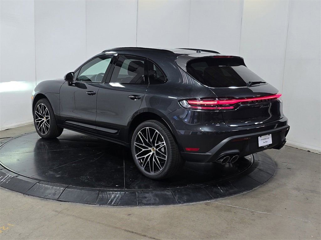 Certified 2025 Porsche Macan Turbo image 3
