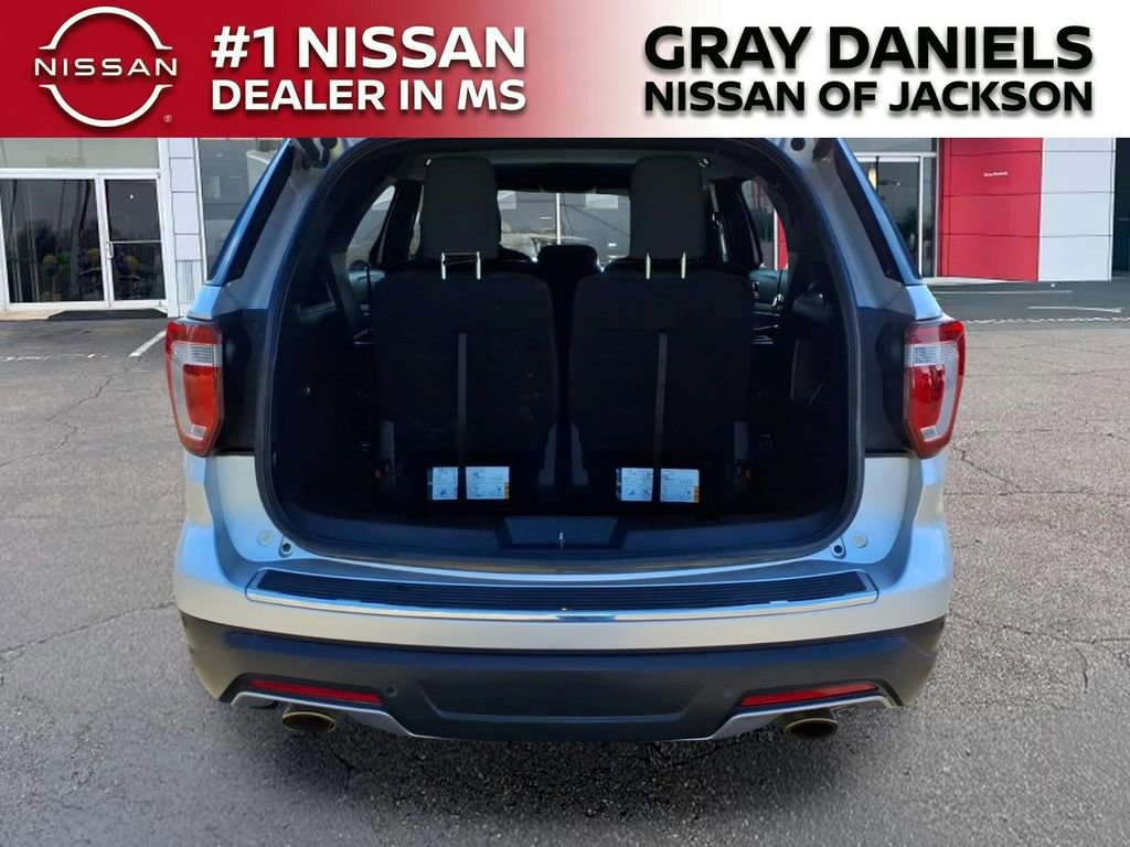 Used 2018 Ford Explorer XLT w/ Equipment Group 201A AWD/4WD image 8