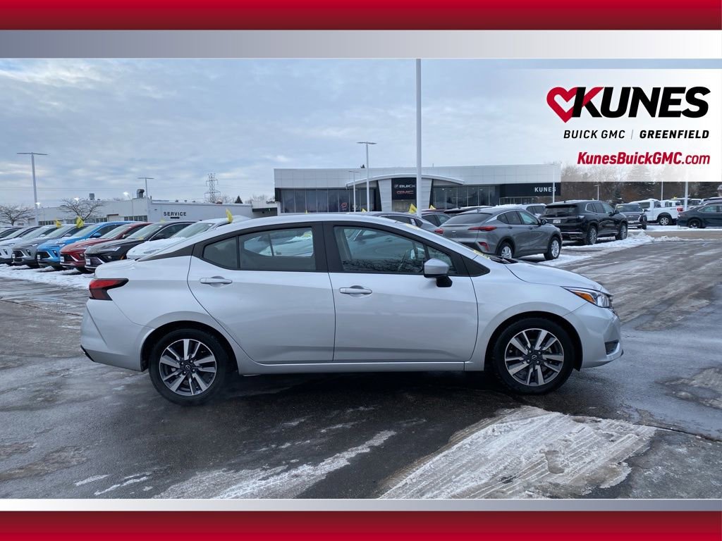 Used 2023 Nissan Versa SV image 3