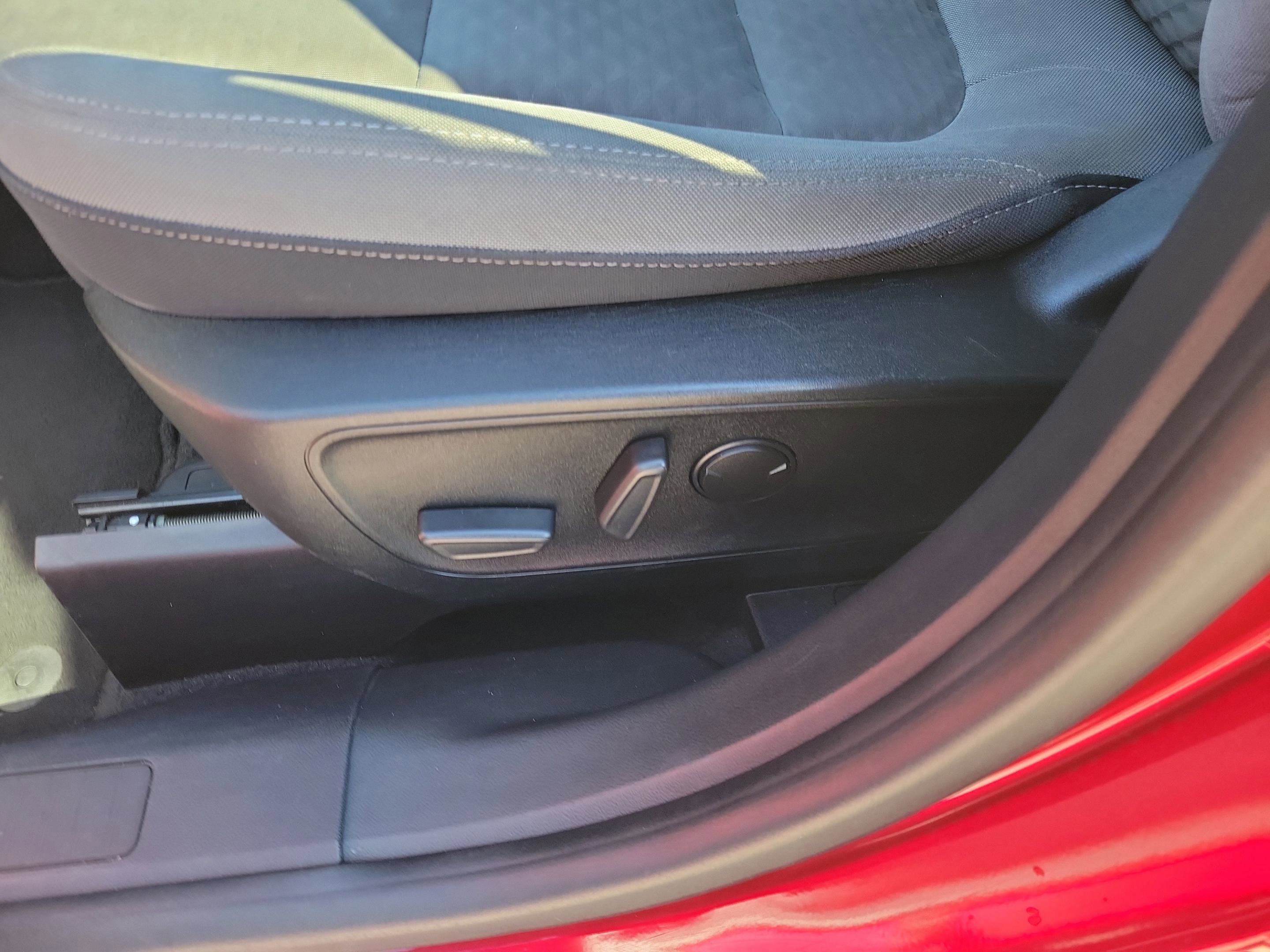 Used 2020 Ford Escape SE image 8