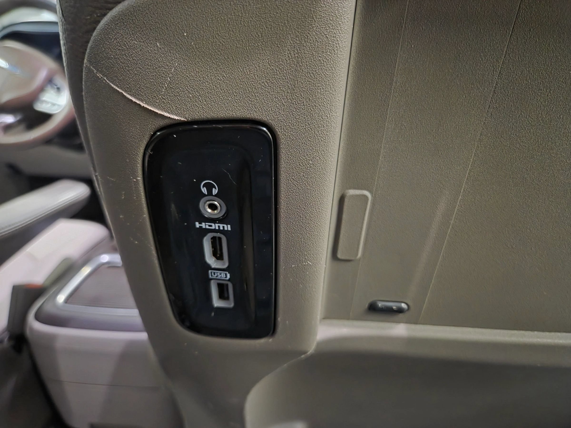 Used 2018 Chrysler Pacifica Touring-L Plus FWD image 37