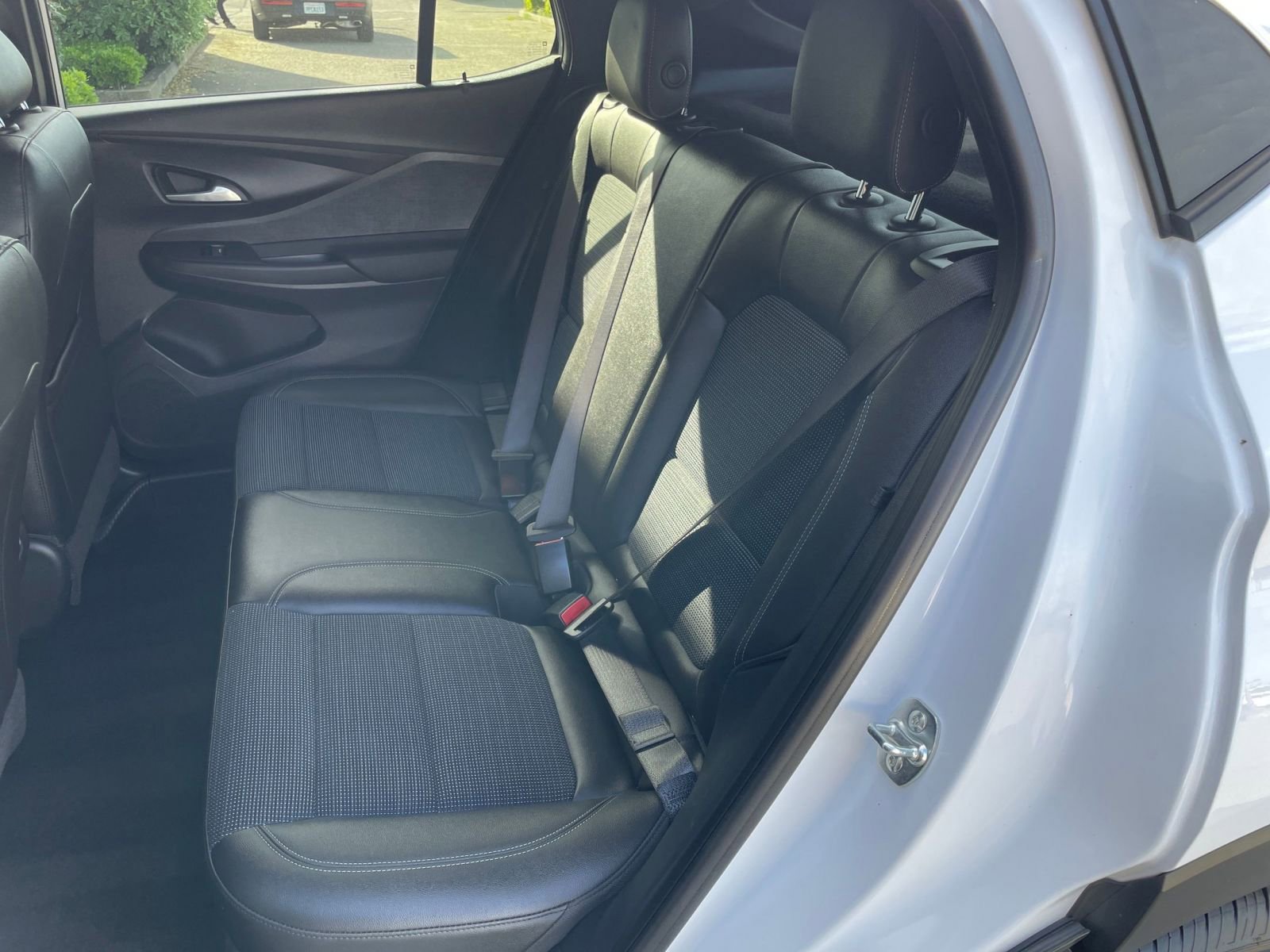 Used 2025 Buick Envista Preferred image 37