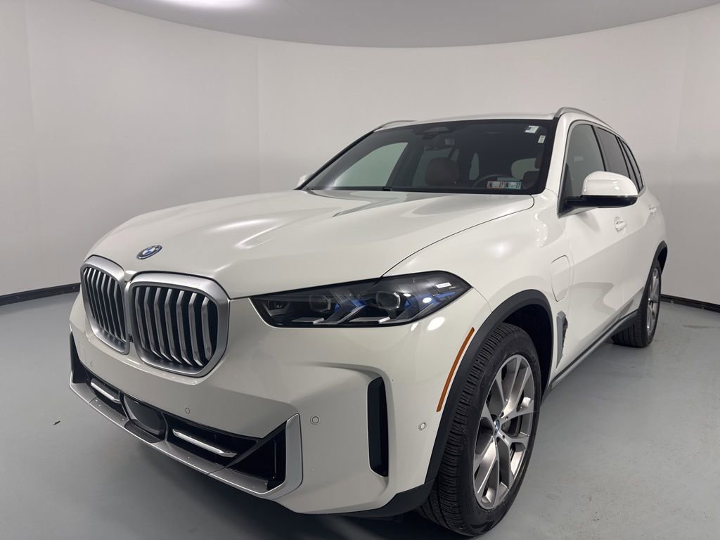 Certified 2024 BMW X5 xDrive50e w/ Premium Package AWD/4WD image 3