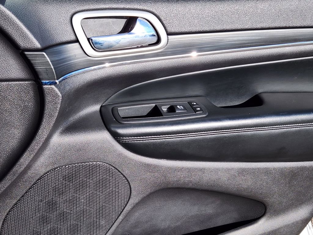 Used 2021 Jeep Grand Cherokee Limited image 13