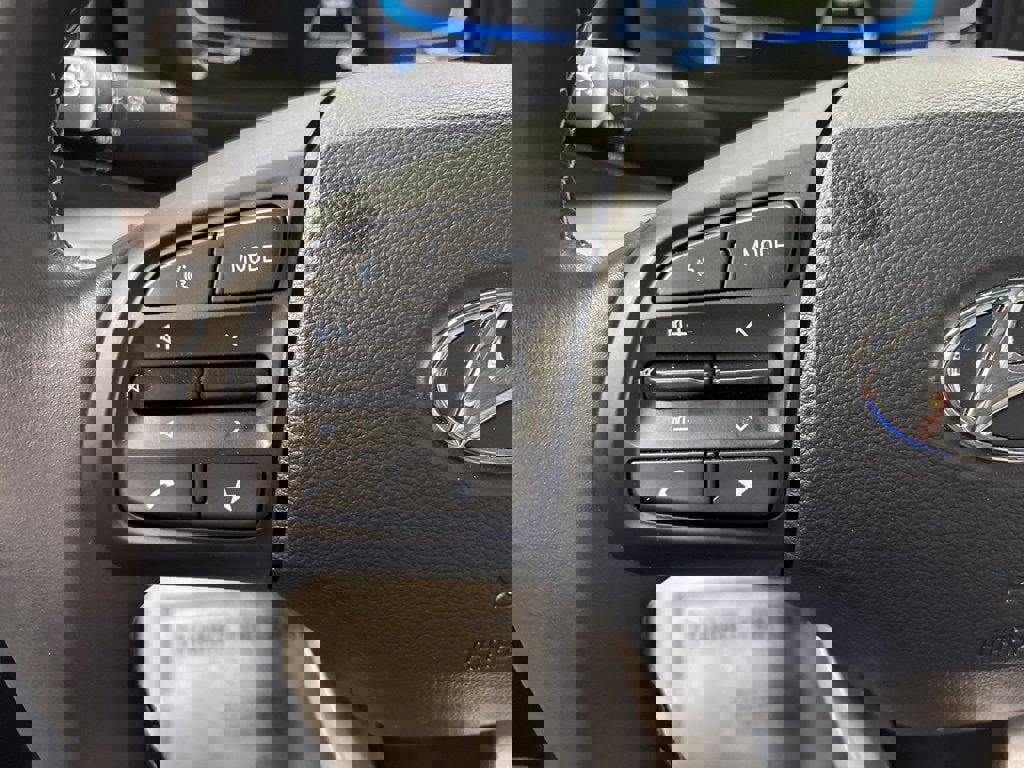 Used 2025 Hyundai Venue SEL image 35