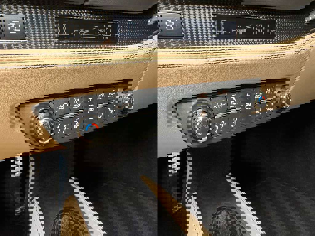 Used 2022 Ferrari F8 Tributo image 21