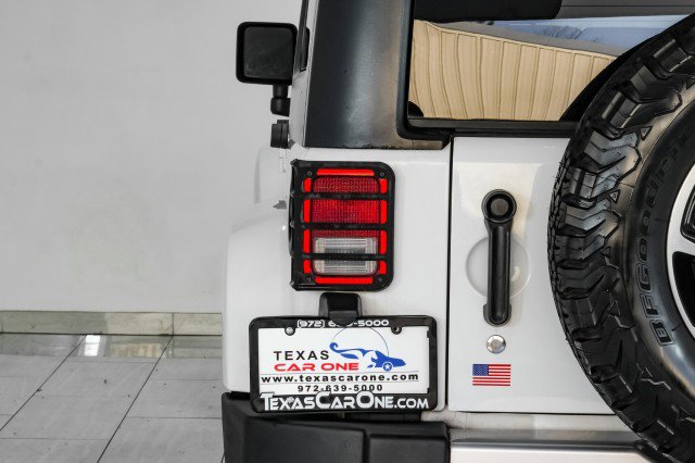 Used 2015 Jeep Wrangler Unlimited Sahara w/ Connectivity Group image 42