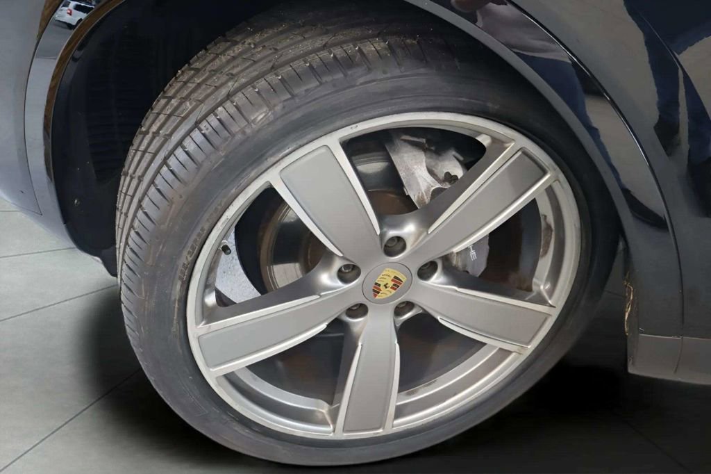 Used 2019 Porsche Cayenne Base image 39