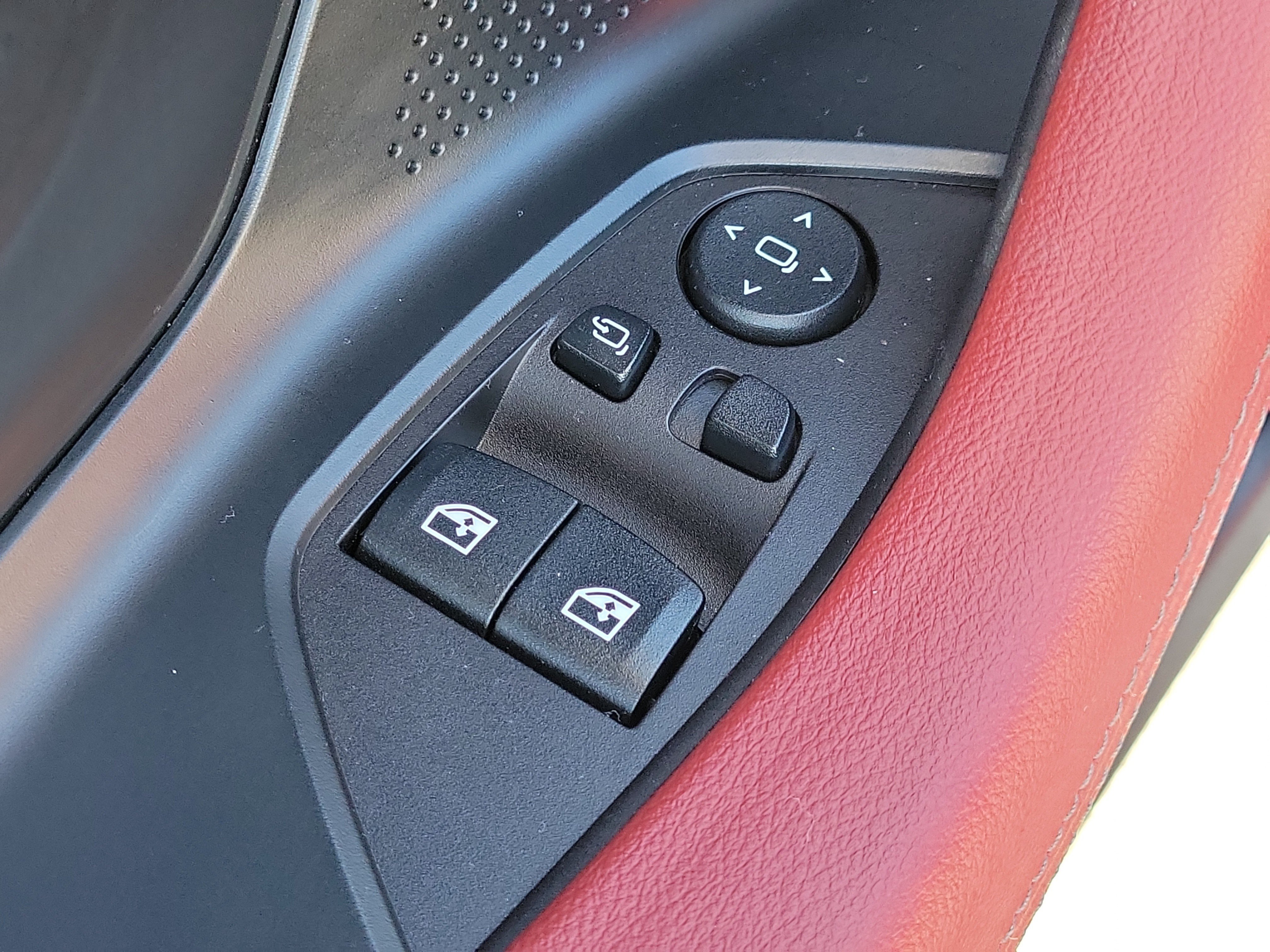 Used 2025 BMW 230i Coupe w/ M Sport Package RWD image 17