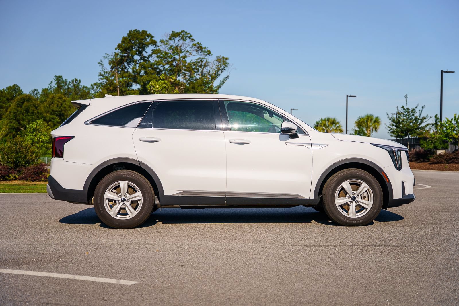 Used 2025 Kia Sorento LX FWD image 8