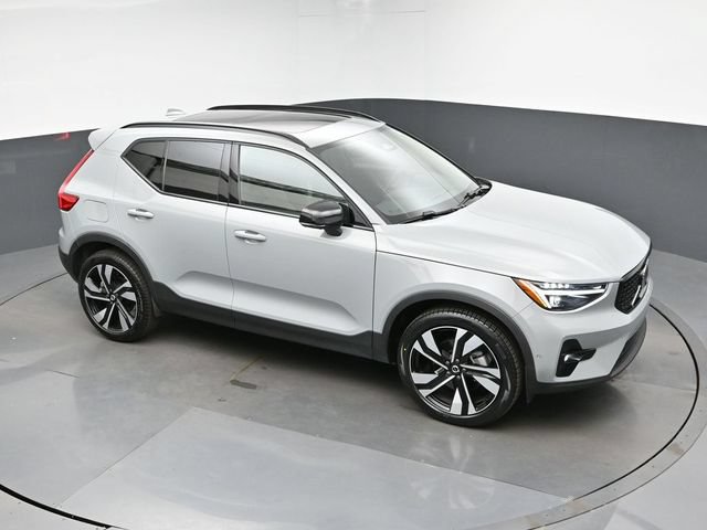 Used 2025 Volvo XC40 B5 Plus AWD/4WD image 44