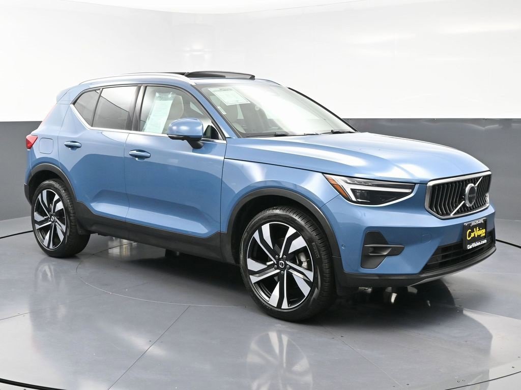 Used 2024 Volvo XC40 B5 Ultimate w/ Protection Package image 3