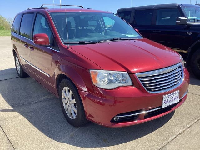 Used 2016 Chrysler Town & Country Touring FWD image 9