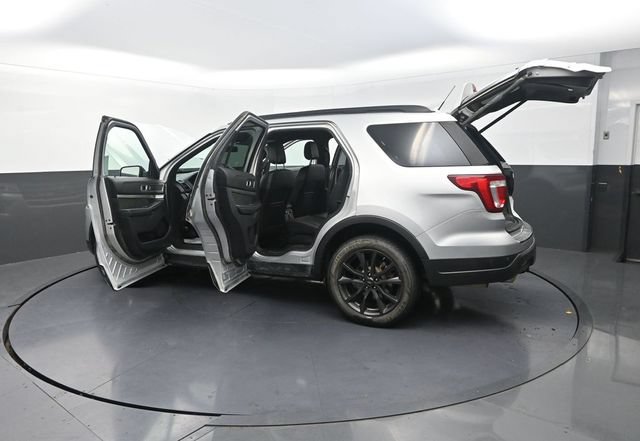 Used 2019 Ford Explorer XLT w/ Equipment Group 202A AWD/4WD image 35