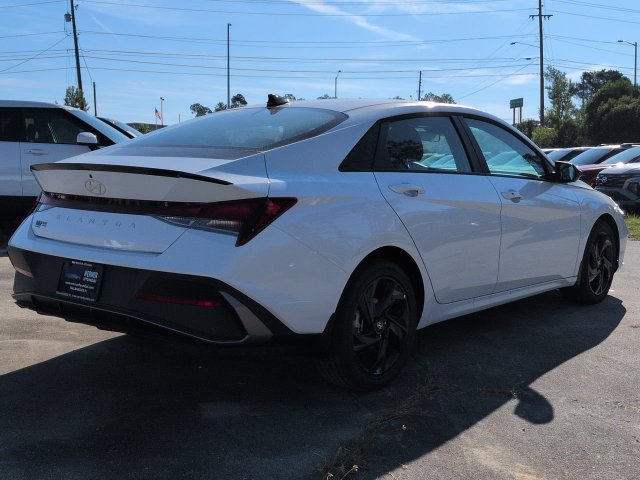 New 2026 Hyundai Elantra SEL Sport FWD image 5