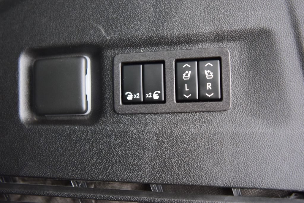 Used 2024 GMC Yukon XL Denali w/ Advanced Technology Package AWD/4WD image 27