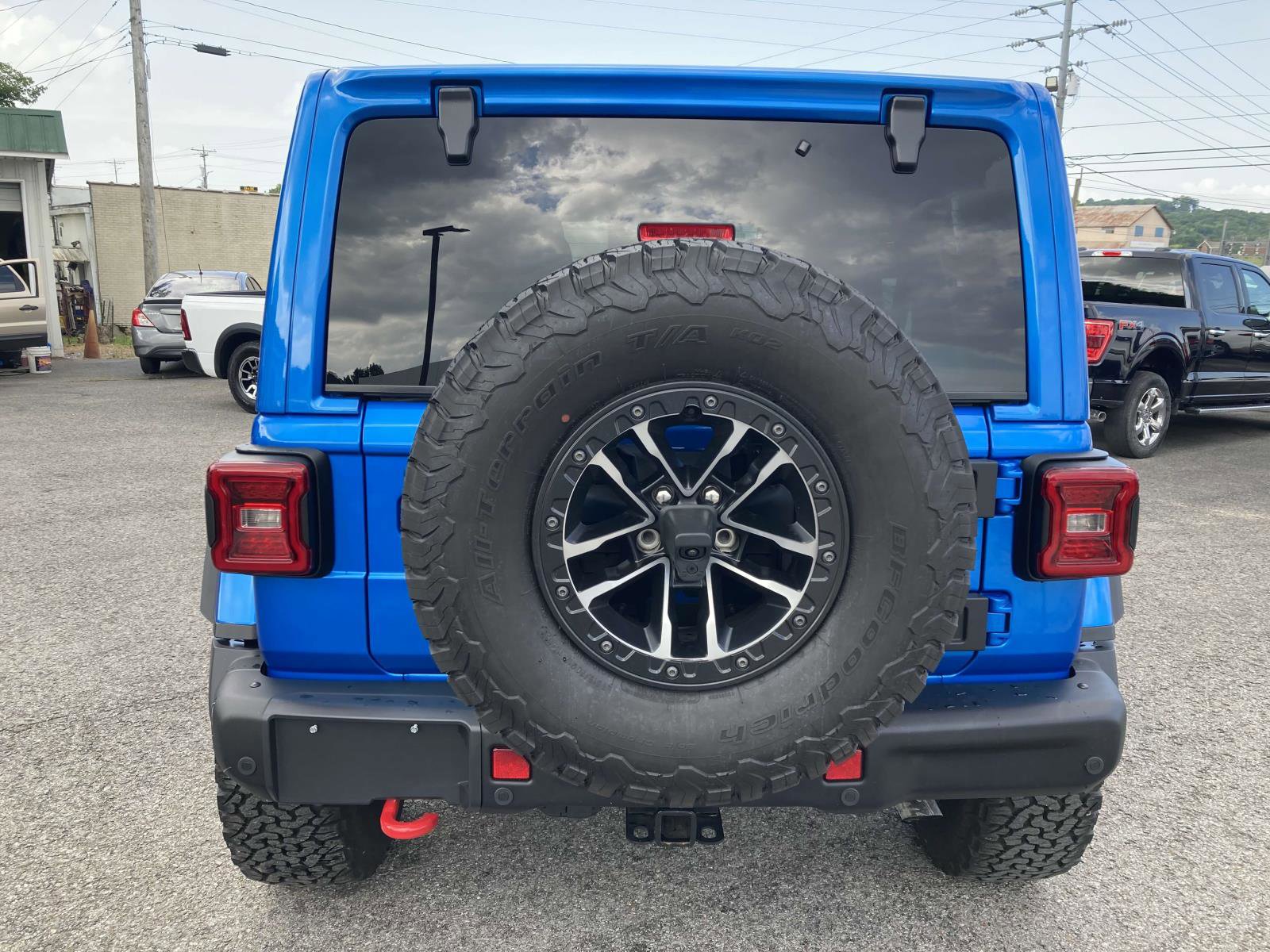 Used 2024 Jeep Wrangler Unlimited Rubicon image 3