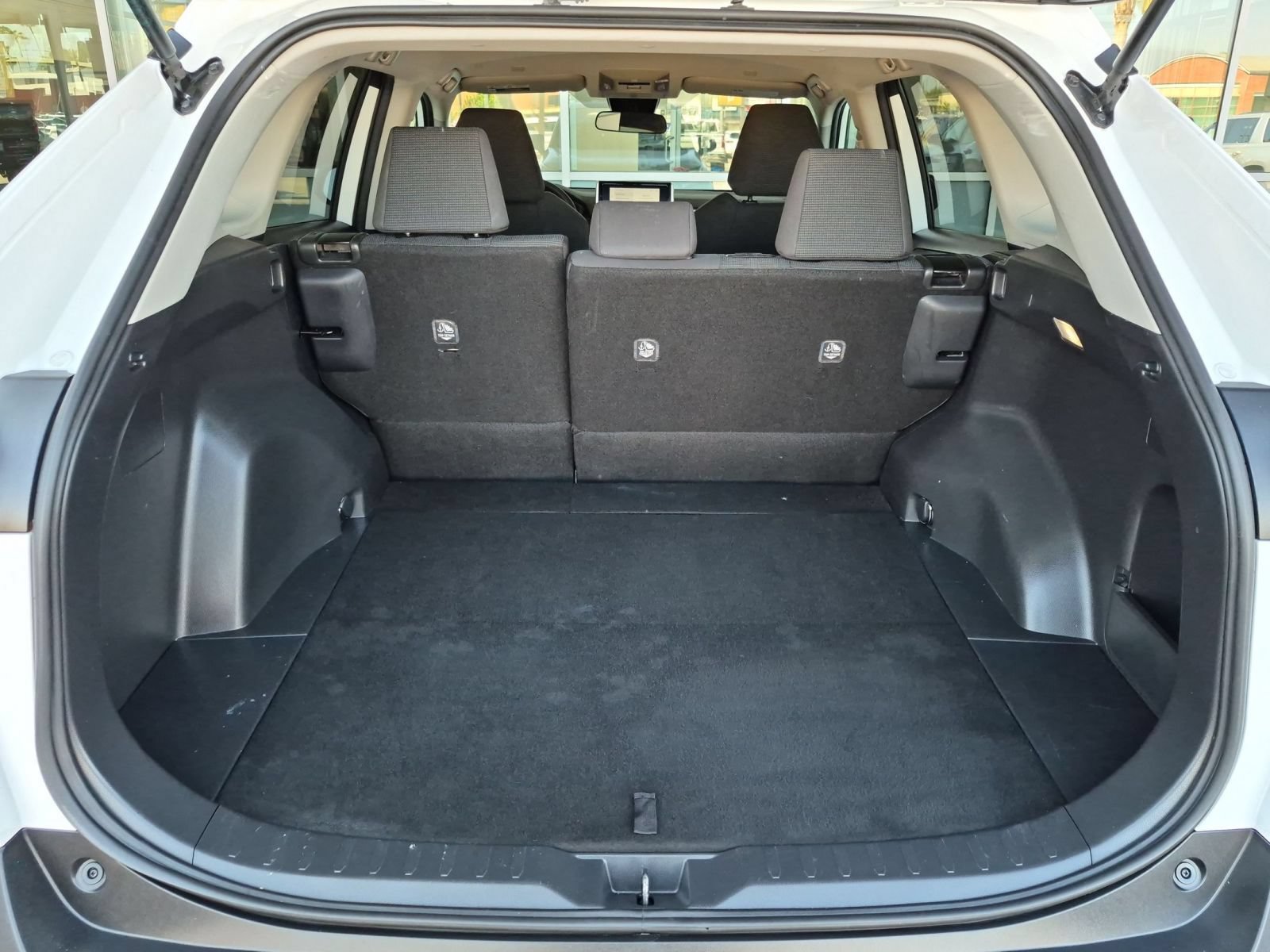 Used 2024 Toyota RAV4 LE AWD/4WD image 25