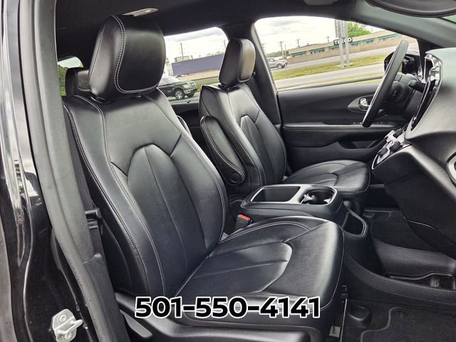 Used 2025 Chrysler Pacifica Select image 17