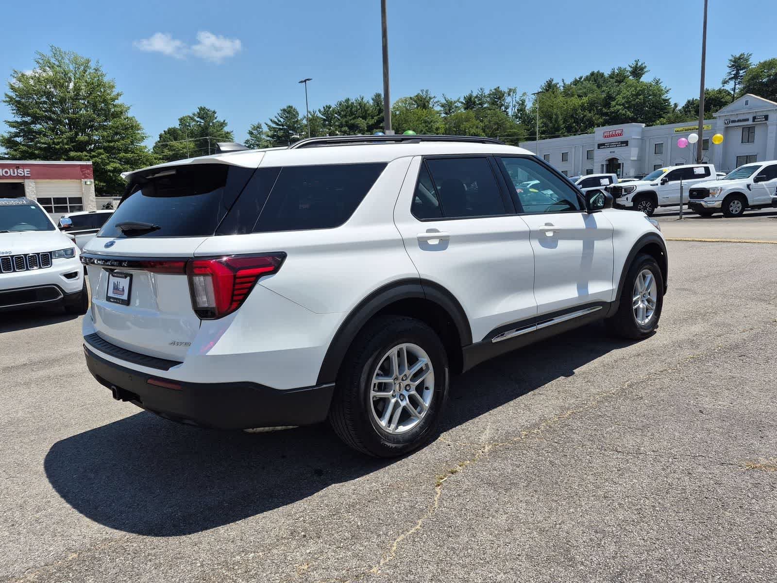 Used 2025 Ford Explorer Active AWD/4WD image 6