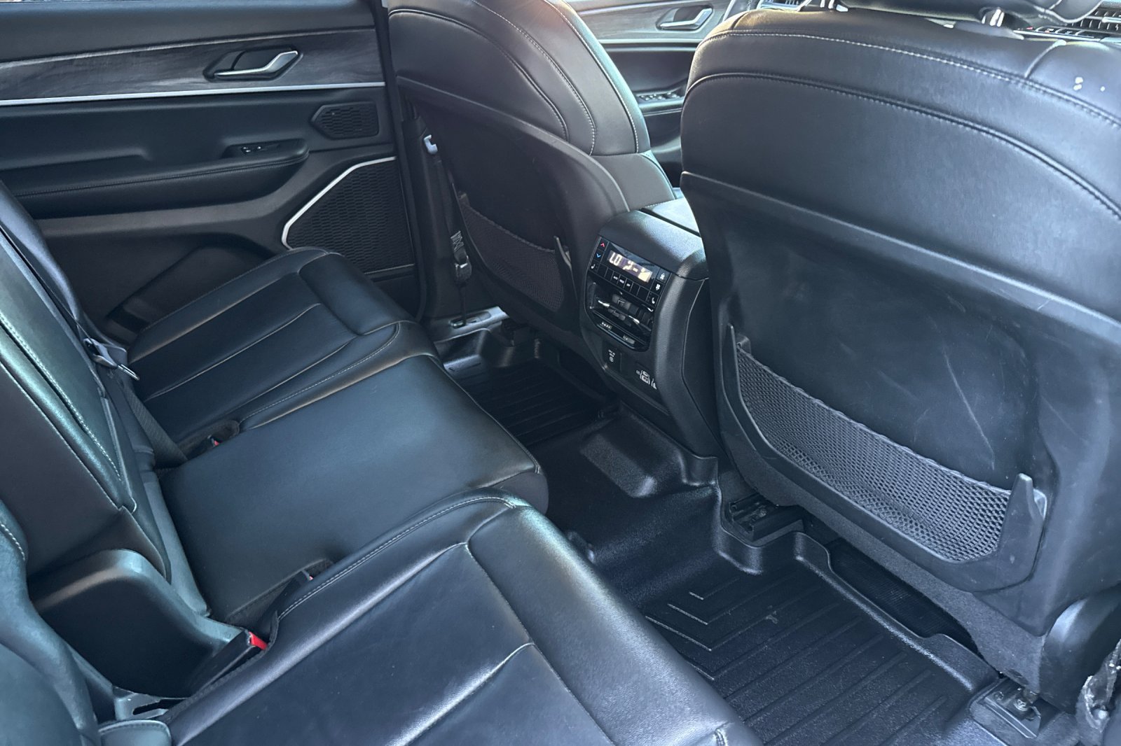 Used 2022 Jeep Grand Cherokee L Limited RWD image 18