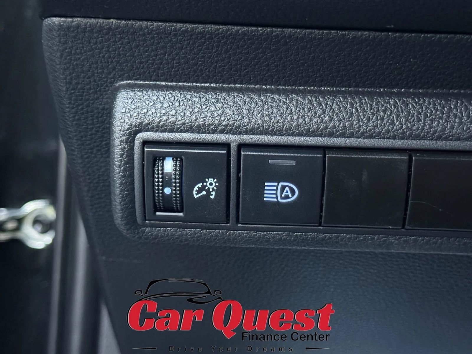 Used 2022 Toyota Corolla LE image 22