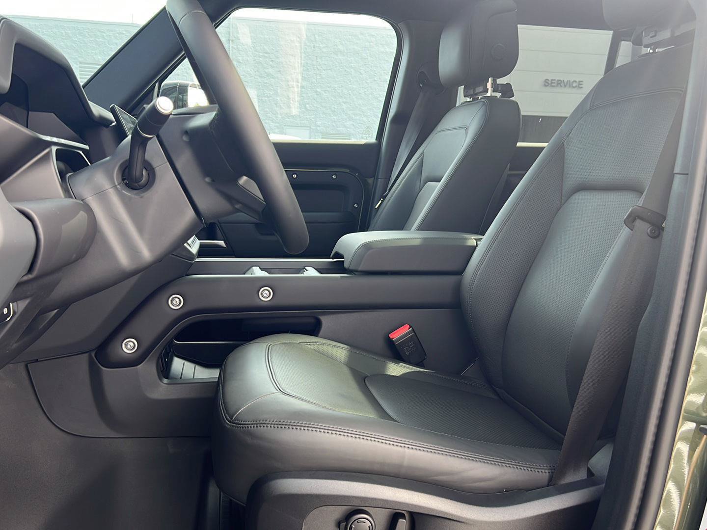 New 2026 Land Rover Defender 110 X-Dynamic SE AWD/4WD image 22