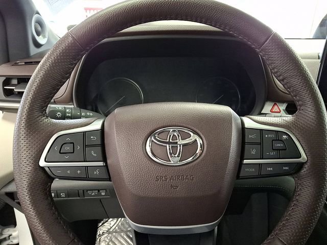 Used 2024 Toyota Sienna Platinum image 20