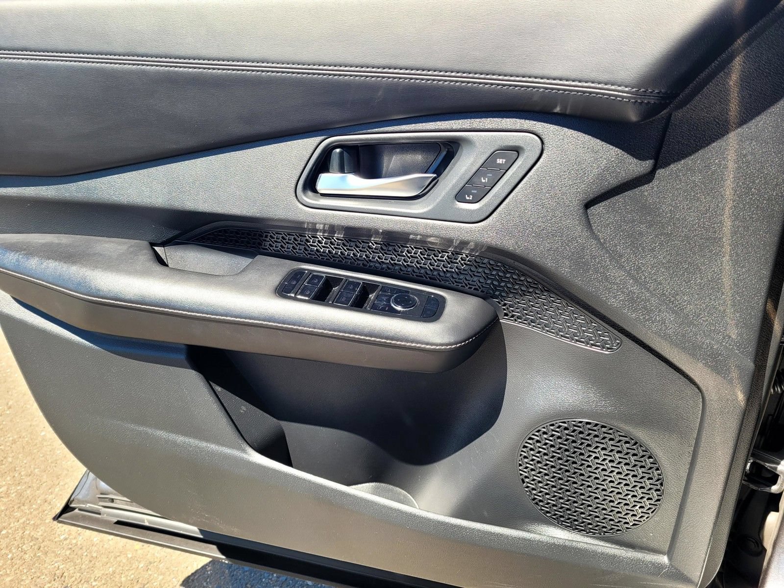 Used 2023 Nissan Ariya FWD image 26