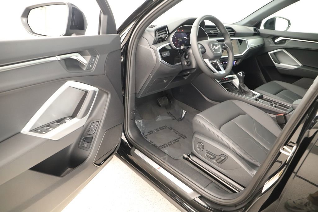 New 2025 Audi Q3 2.0T Premium image 14