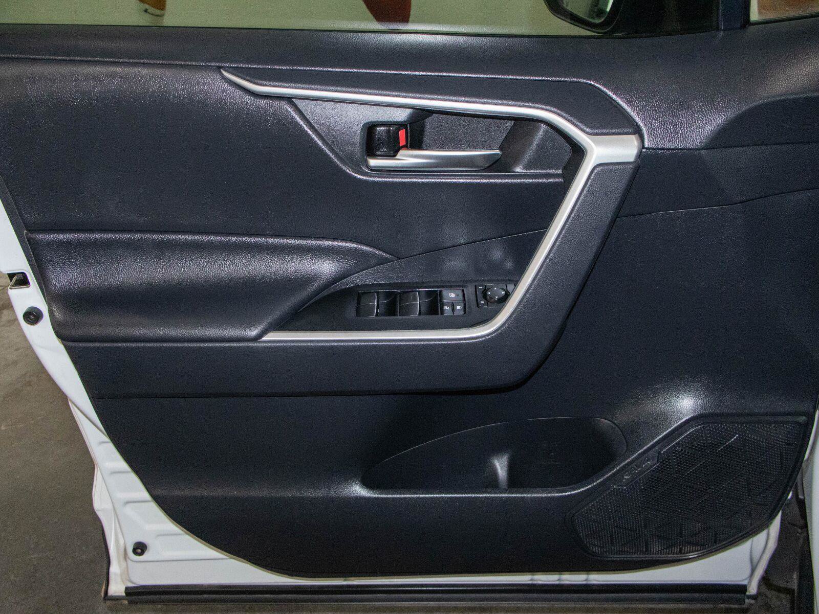 Used 2019 Toyota RAV4 XLE Premium FWD image 10