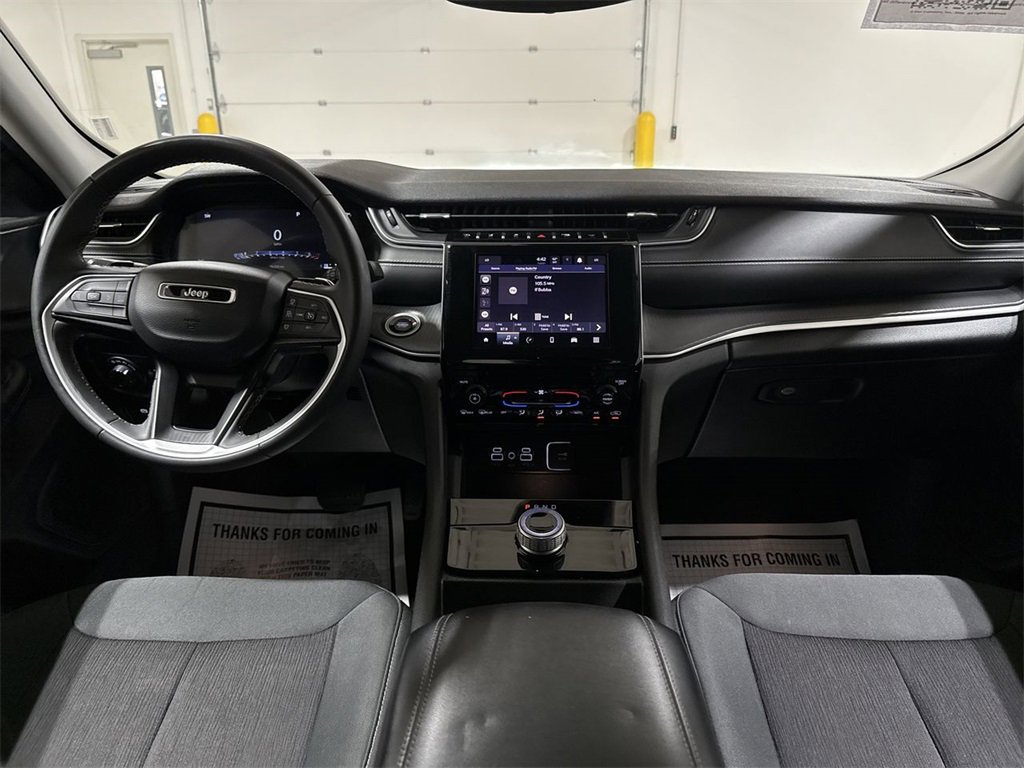 Used 2023 Jeep Grand Cherokee Laredo image 10