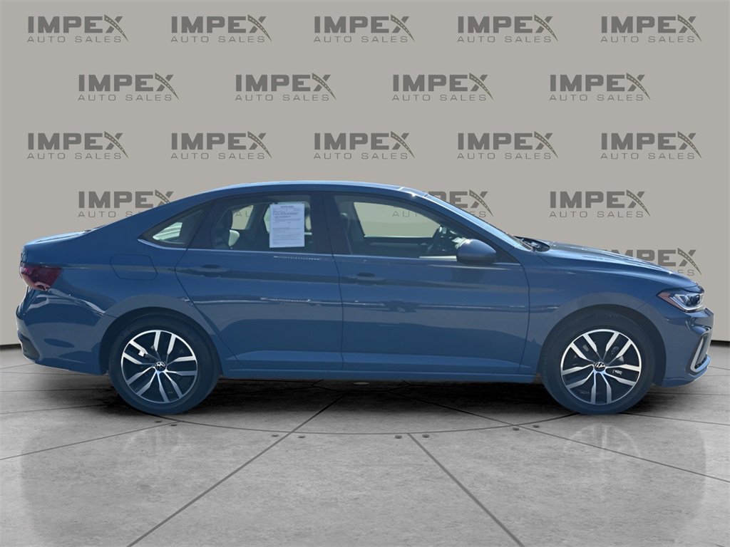 Used 2025 Volkswagen Jetta SE image 6