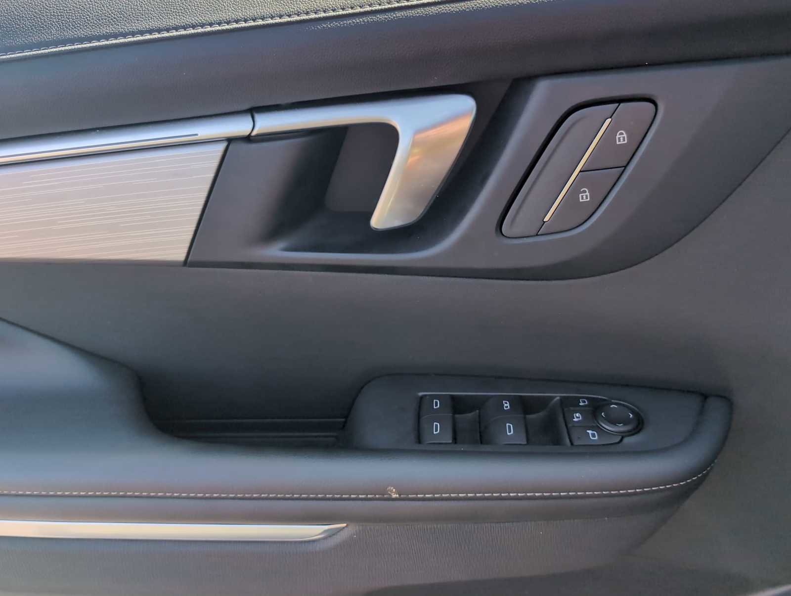 Used 2025 Buick Enclave Preferred image 23