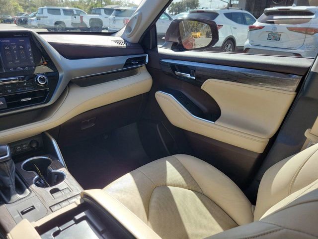 Used 2022 Toyota Highlander Platinum image 23