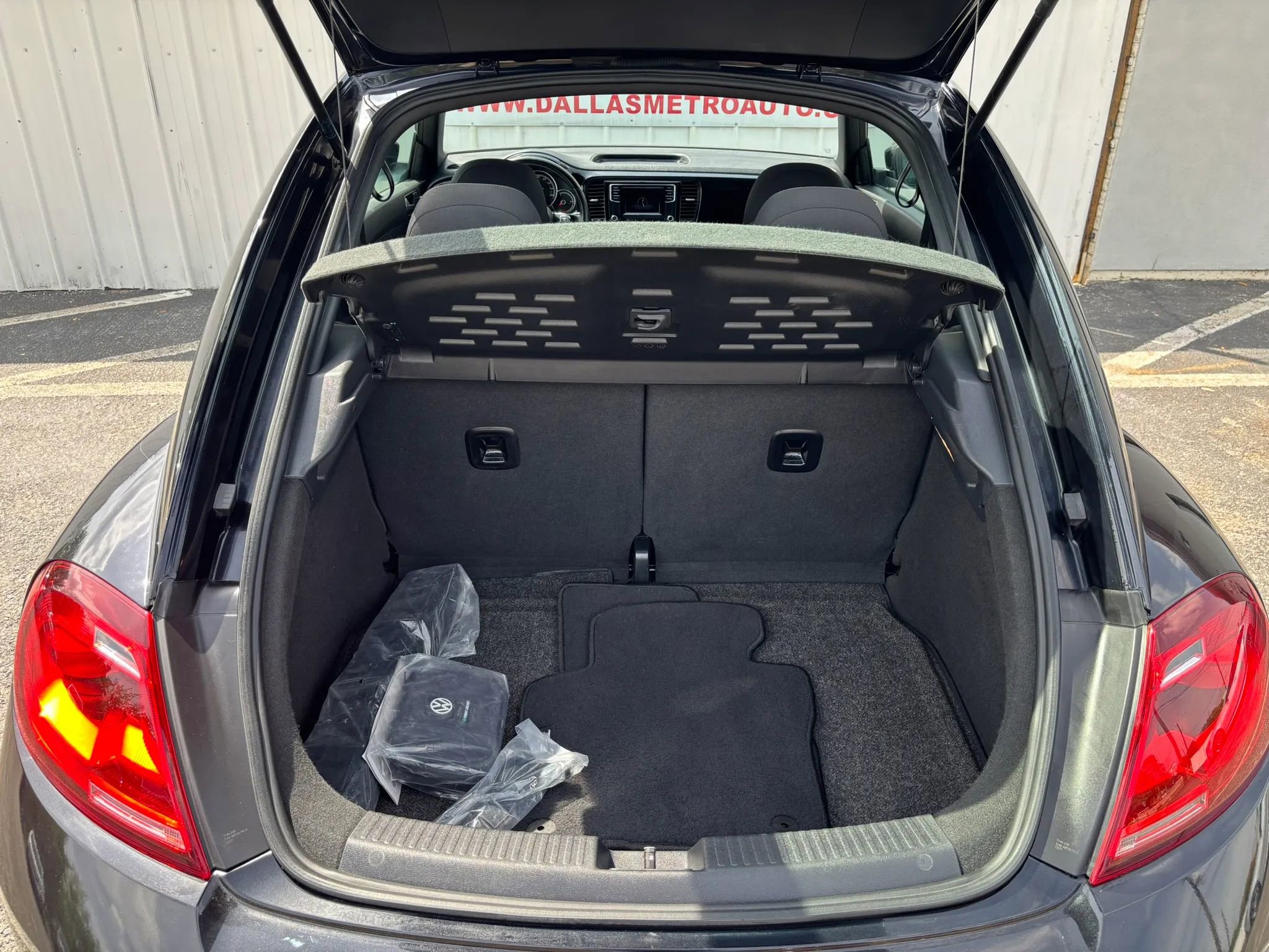 Used 2019 Volkswagen Beetle 2.0T S image 44