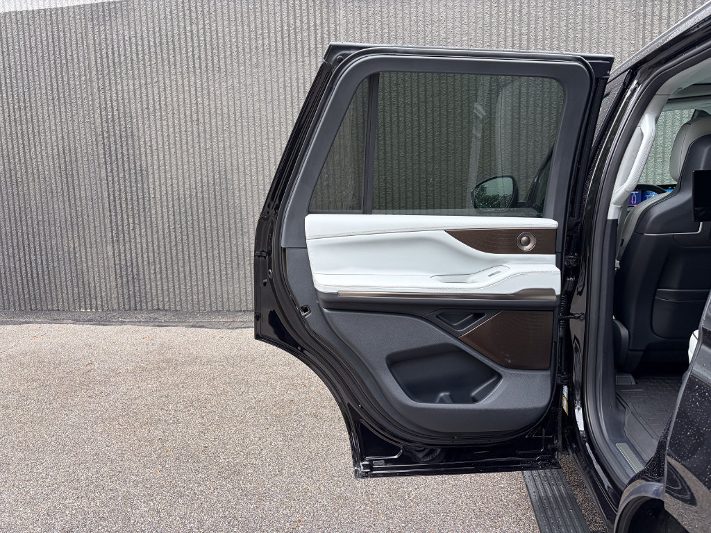 New 2027 Lincoln Navigator Black Label AWD/4WD image 28