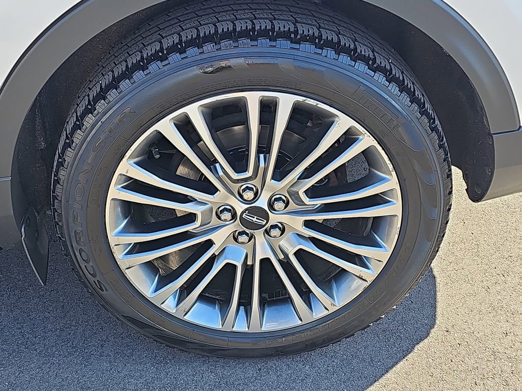 Used 2016 Lincoln MKX Reserve w/ Climate Package image 40