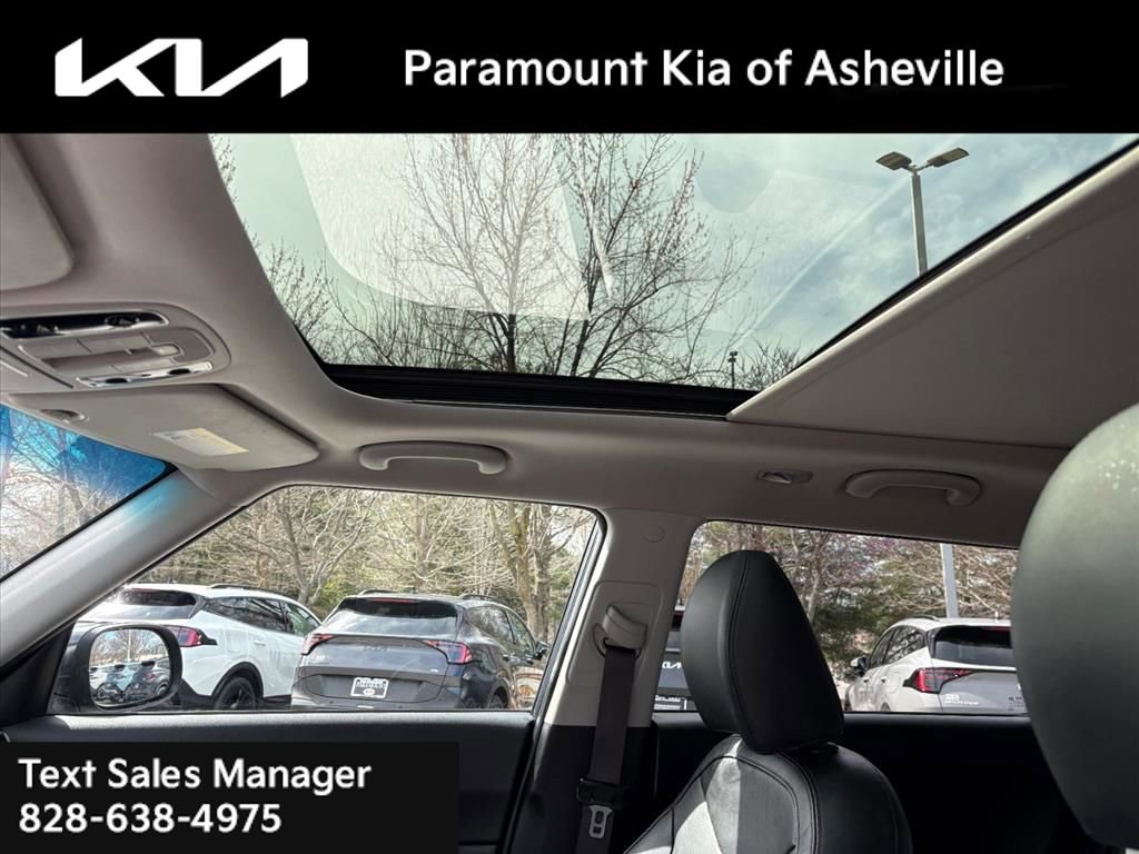 Used 2016 Kia Soul ! w/ Premium Package image 12