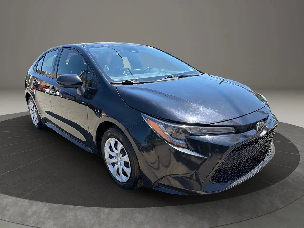 Used 2022 Toyota Corolla LE FWD image 3